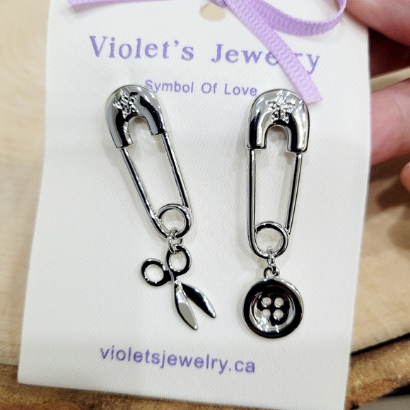 Vintage Jewelry - Brand New Silver Tone Safety Pin Style Earrings